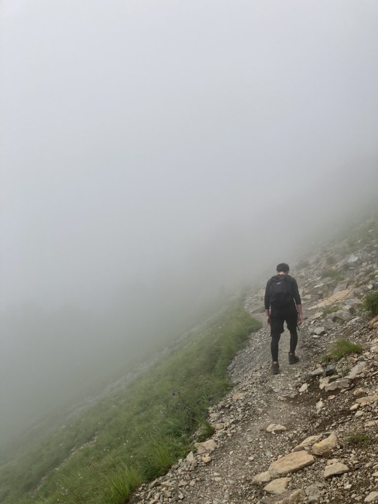 霧中の初登山、唐松岳